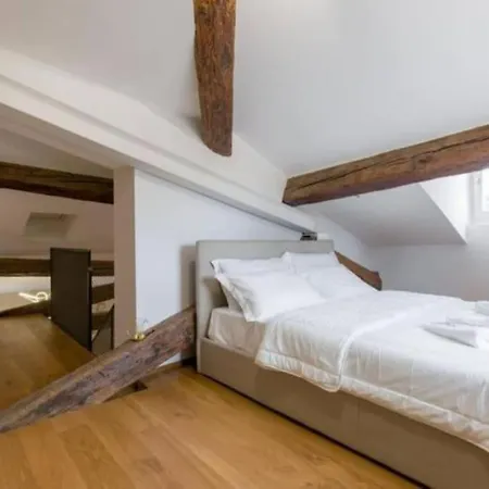 Ponte Pietra Luxury In Werona